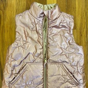 Reversible metallic vest. Zip up.